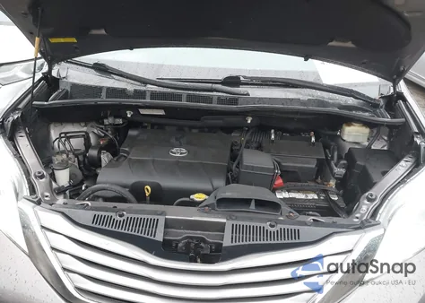 2015 Toyota Sienna Xle 8 Passenger z USA, uszkodzony, nr VIN 5TDYK3DC5FS633957